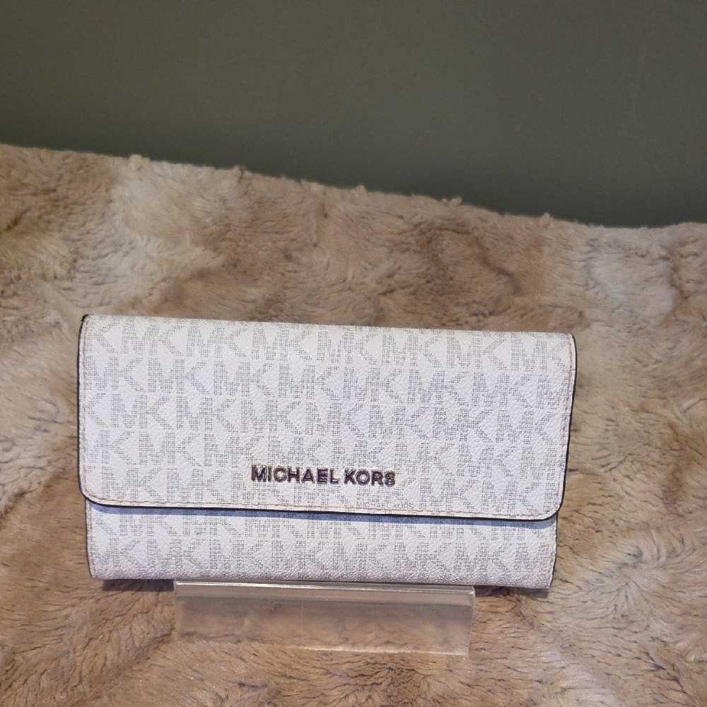 Michael Kors Logo Print Wallet in White. NWOT